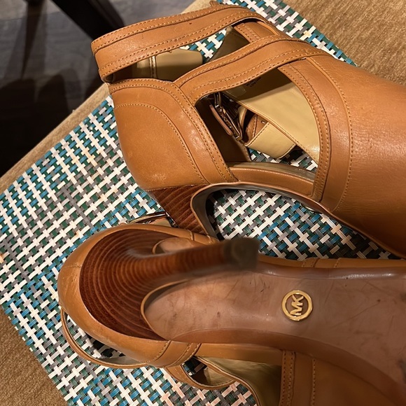 High heals - Picture 3 of 5